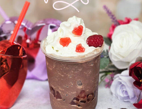 新口味！紅莓甜心巧克力冰沙配草莓愛心椰果